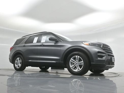 Certified 2023 Ford Explorer XLT w/ Equipment Group 202A image 4