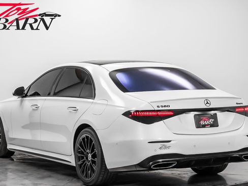 Used 2024 Mercedes-Benz S 580e 4MATIC Sedan image 3