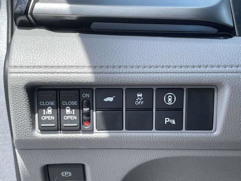 Used 2023 Honda Odyssey Touring image 23