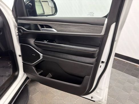 Used 2024 Jeep Wagoneer L Series II RWD image 16