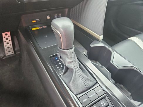 Used 2025 Toyota Camry SE image 29