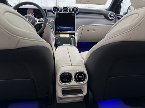 Used 2026 Mercedes-Benz GLC 300 image 23
