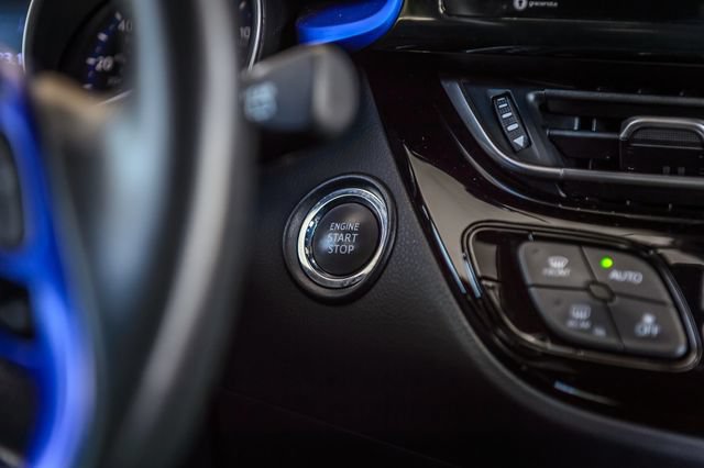 Used 2020 Toyota C-HR XLE FWD image 28