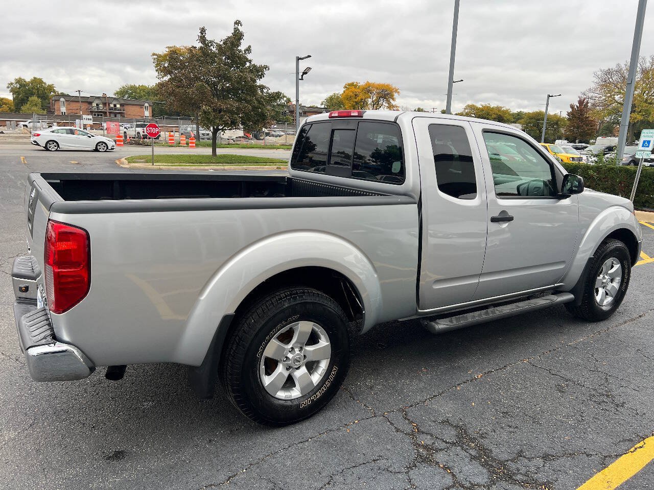 Used 2009 Nissan Frontier SE w/ SE Value Truck Pkg AWD/4WD image 14