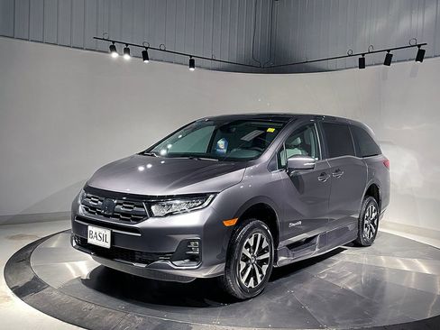 Used 2026 Honda Odyssey EX-L image 3