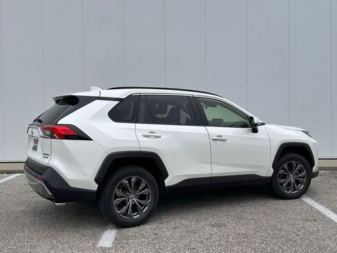 Used 2022 Toyota RAV4 Limited AWD/4WD image 5