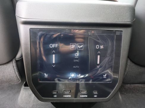 New 2026 GMC Yukon Denali Ultimate AWD/4WD image 32