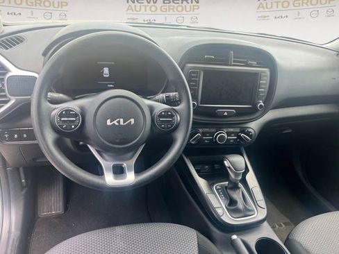 Used 2025 Kia Soul LX FWD image 10