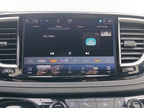 Used 2025 Chrysler Pacifica Limited image 29