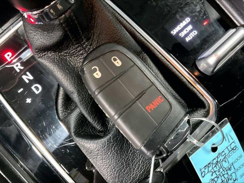 Used 2025 Jeep Compass Latitude AWD/4WD image 12
