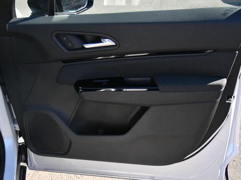 Used 2024 Honda Prologue EX image 44