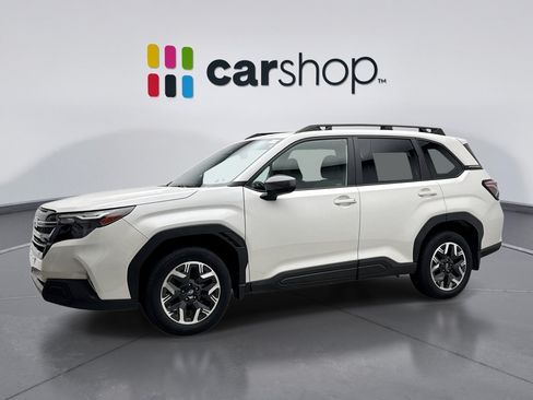 Used 2025 Subaru Forester Premium AWD/4WD image 1