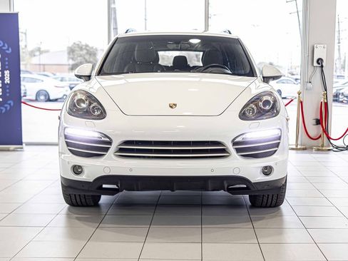 Used 2014 Porsche Cayenne Platinum Edition image 3