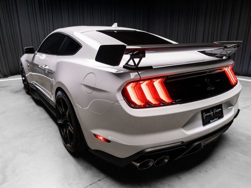Used 2021 Ford Mustang Shelby GT500 w/ Carbon Fiber Track Pack RWD image 12