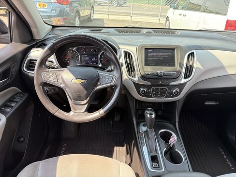 Used 2020 Chevrolet Equinox LT w/ Driver Convenience Package AWD/4WD image 9