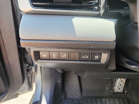 Used 2025 Toyota Camry SE w/ Convenience Package AWD/4WD image 25