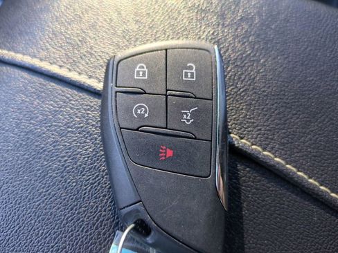 Used 2025 Chevrolet Traverse LT image 39