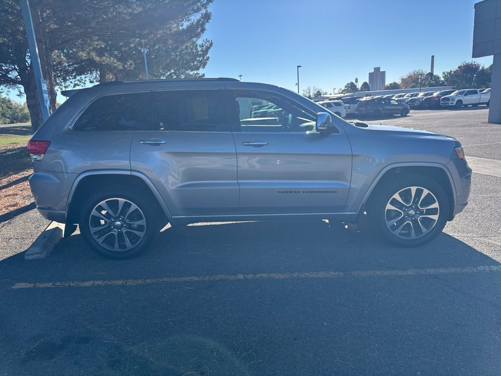 Used 2017 Jeep Grand Cherokee Overland w/ Jeep Active Safety Group AWD/4WD image 6