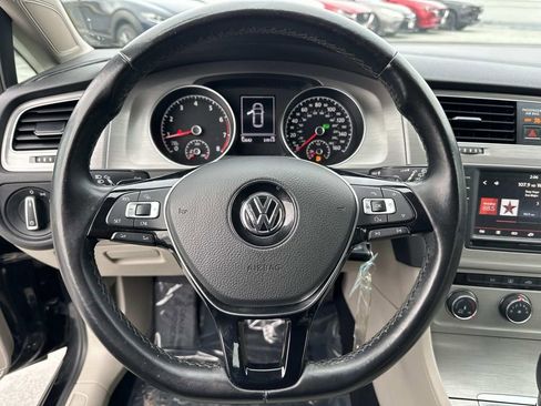 Used 2016 Volkswagen Golf S image 16