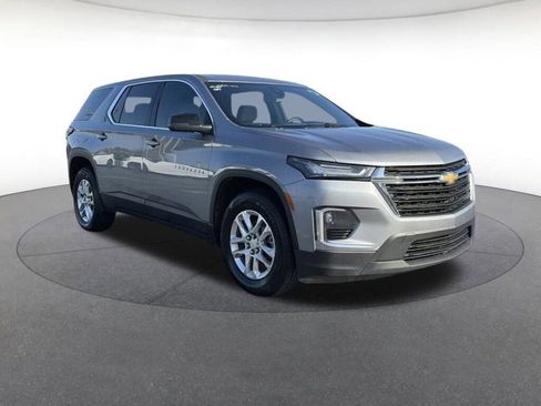 Used 2023 Chevrolet Traverse LS image 7