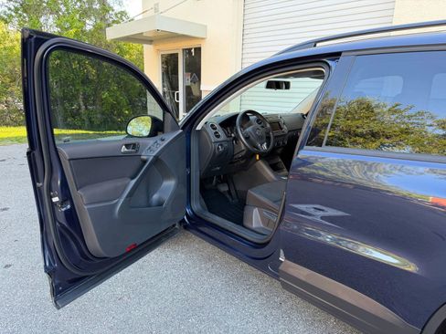 Used 2015 Volkswagen Tiguan S image 16