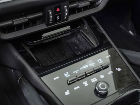 Certified 2024 Porsche Cayenne AWD/4WD image 22