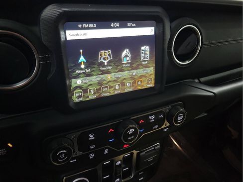 Used 2018 Jeep Wrangler Unlimited Sahara AWD/4WD image 13