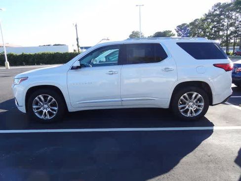 Used 2019 Chevrolet Traverse High Country w/ LPO, Cargo Package AWD/4WD image 5