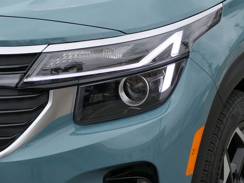 Used 2026 Kia Seltos EX FWD image 9