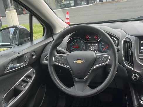Used 2017 Chevrolet Cruze LT w/ Convenience Package image 21