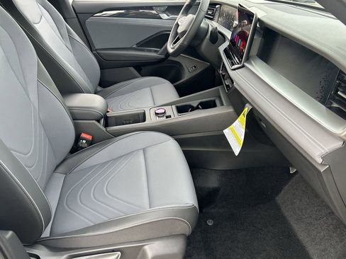 New 2026 Volkswagen Tiguan SE R-Line image 8