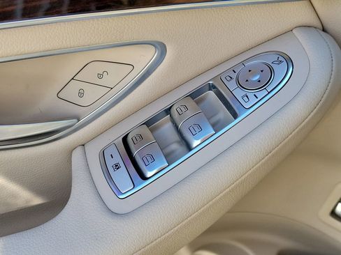 Certified 2022 Mercedes-Benz GLC 300 image 27