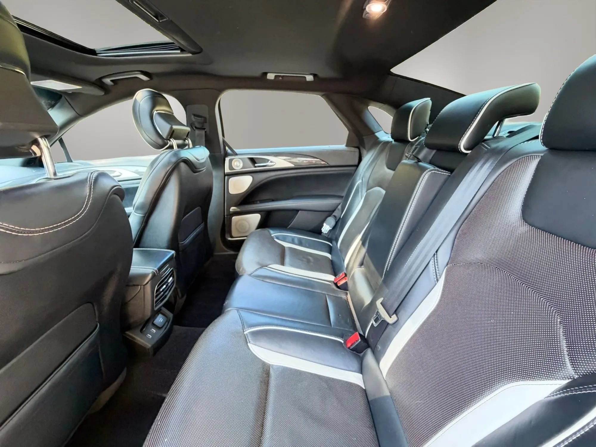 Used 2017 Lincoln MKZ Reserve w/ Luxury Package AWD/4WD image 15