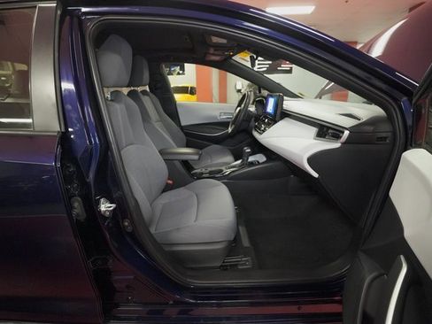 Used 2023 Toyota Corolla SE w/ SE Package image 16