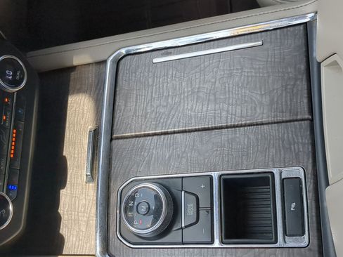 Used 2019 Ford Expedition Limited w/ Equipment Group 301A RWD image 18