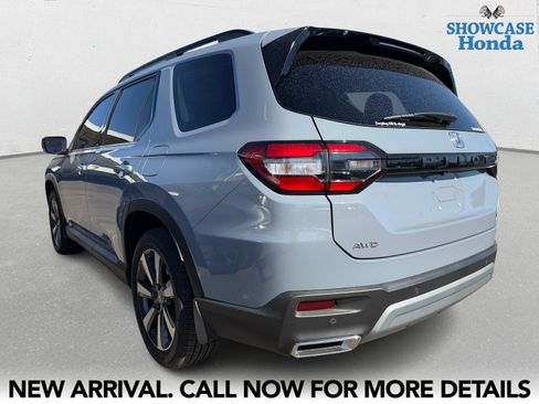 Used 2025 Honda Pilot Touring image 6