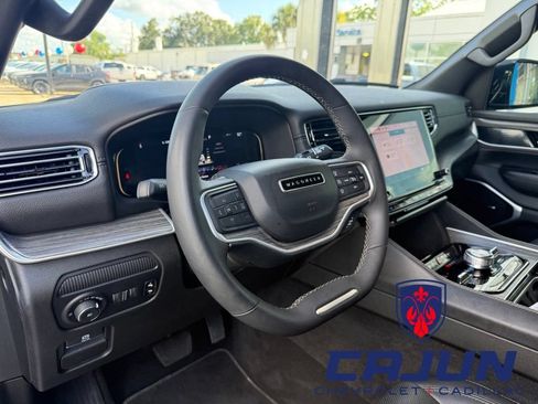 Used 2024 Jeep Wagoneer Series III AWD/4WD image 7