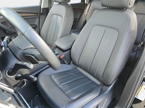 Used 2023 Audi Q5 2.0T Premium image 19