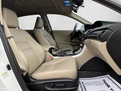 Used 2015 Honda Accord Touring image 21