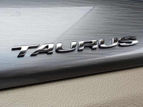 Used 2018 Ford Taurus SEL w/ Equipment Group 201A image 25