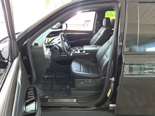 Used 2025 Cadillac Escalade Sport Platinum AWD/4WD image 24
