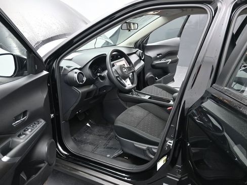 Used 2024 Nissan Kicks SV FWD image 13
