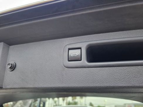 Used 2023 Toyota Highlander XLE AWD/4WD image 15