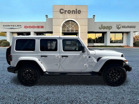 Used 2022 Jeep Wrangler Unlimited Sahara image 2