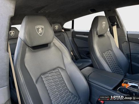 Used 2022 Lamborghini Urus AWD/4WD image 13
