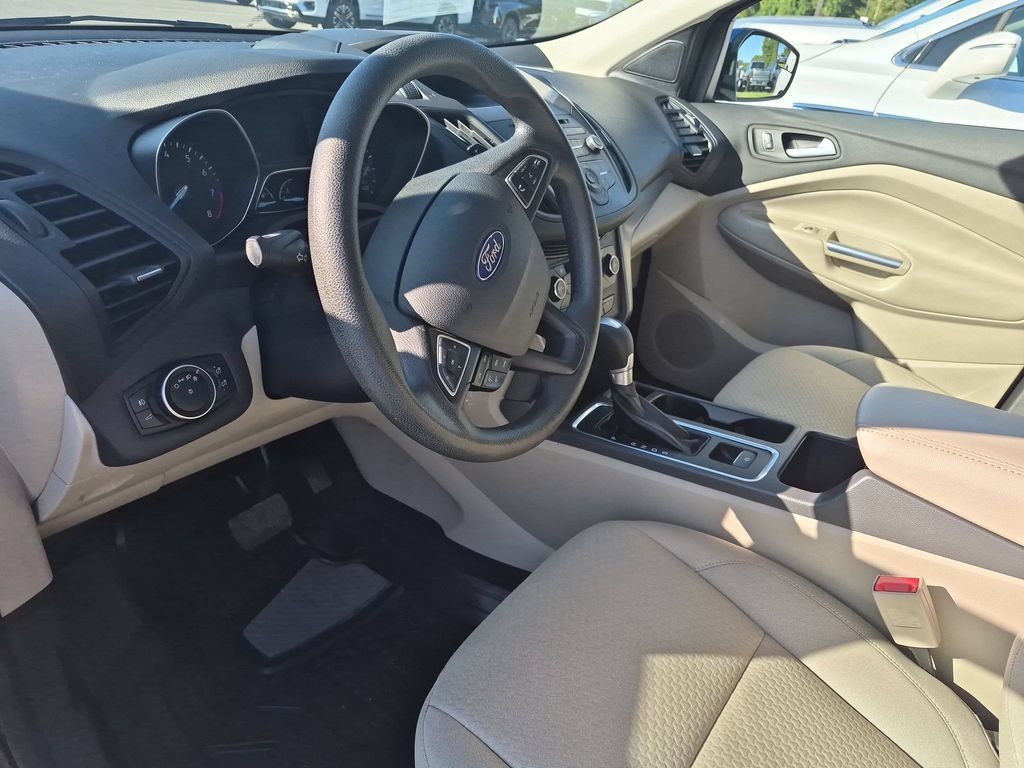 Used 2017 Ford Escape SE FWD image 14