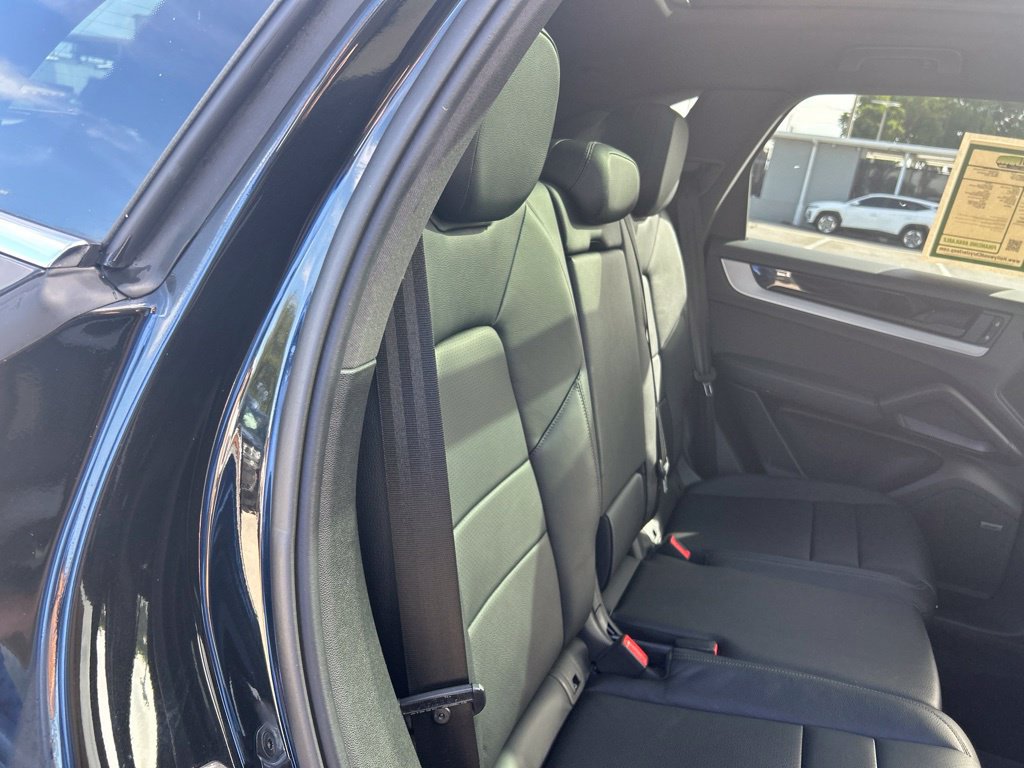 Used 2025 Porsche Cayenne AWD/4WD image 27
