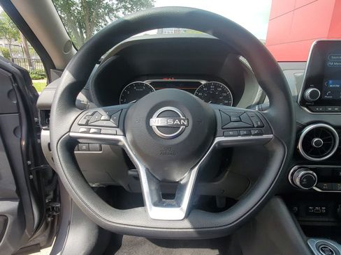 Used 2025 Nissan Sentra SV FWD image 14