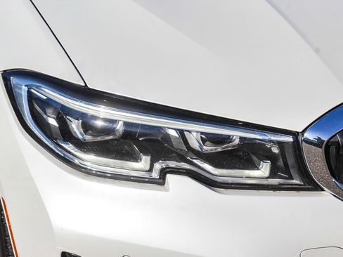 Used 2019 BMW 330i Sedan w/ Premium Package image 8