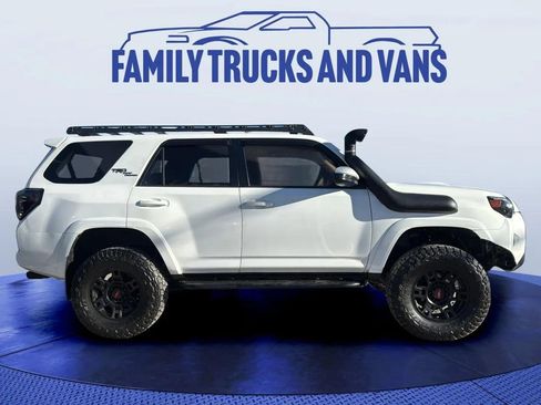 Used 2016 Toyota 4Runner SR5 image 3